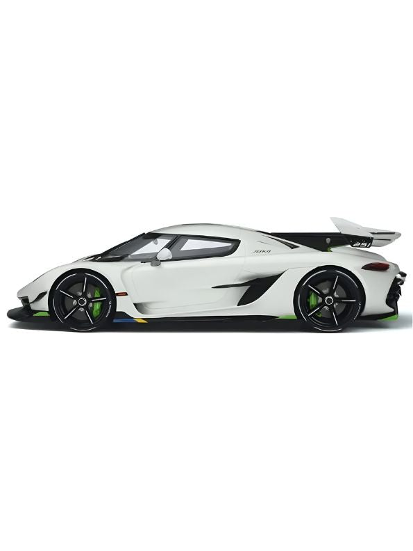 White - Chiyuan Koenigsegg Diecast Car – Premium Scale Model for Collectors & Enthusiasts with Acrylic Display Case.