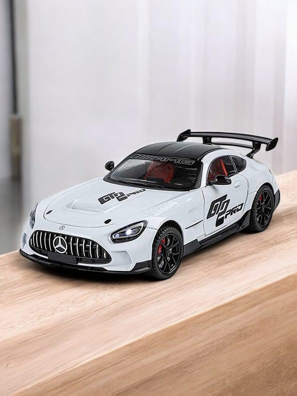 Mercedes-Benz AMG GT 1:24 Scale Diecast Metal Model Car – White (MD-N-24)