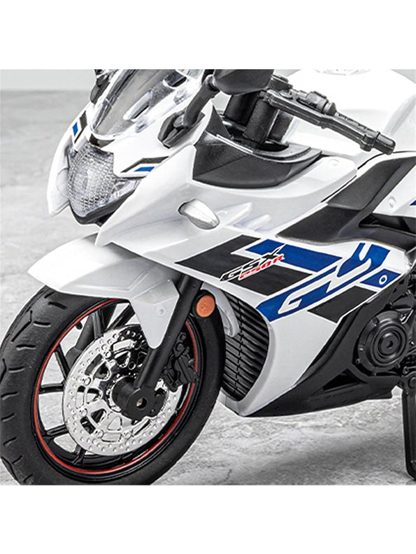 White Suzuki GSX-250R Metal Model Diecast Bike - Scale 1:12 with Acrylic Transparent Box - TV-O-24 | - Toyloft