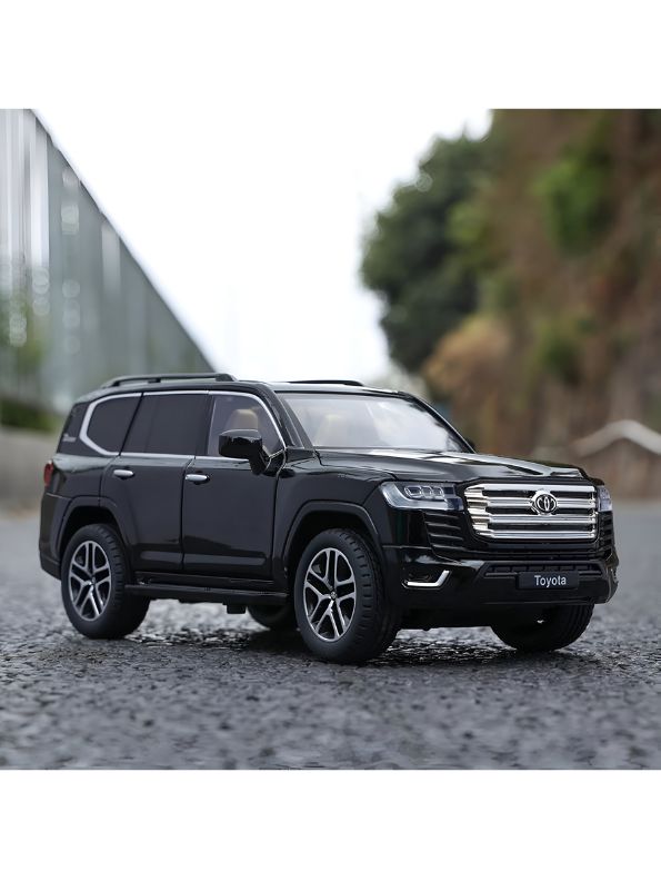 Black - Toyota Land Cruiser – LC300 Diecast Model - High-Quality Alloy Collectible Car with Detailed Craftsmanship - Scale - 1:18 - MD1440