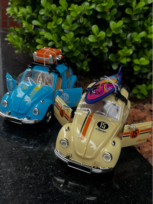 Classic Volkswagen Beetle Diecast Car 1:24 Scale with Roof Luggage Rack TV425.