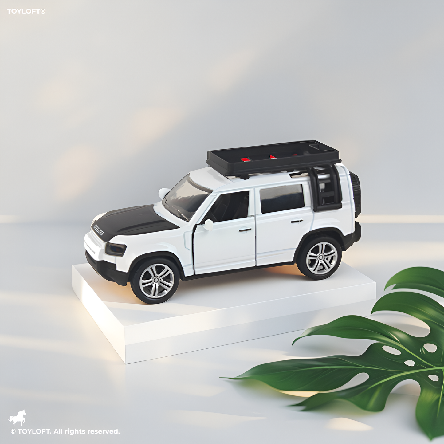 1:28 Die-Cast Land Rover Defender Model Car, White Off-Road Toy Vehicle with Roof Rack & Ladder, Collectible SUV LMI15813