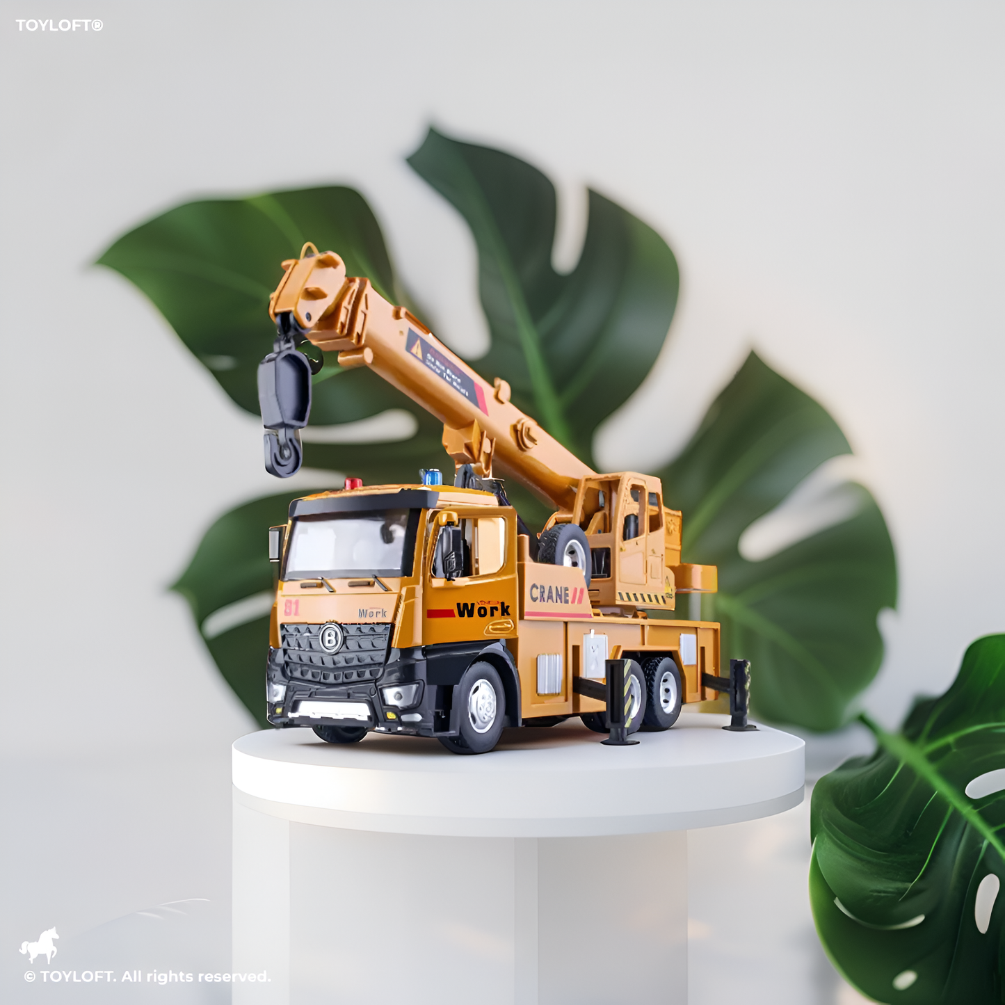 Crane Truck Toy for Kids – Metal Construction Vehicle with Movable Arm and Realistic Design LMI12781.