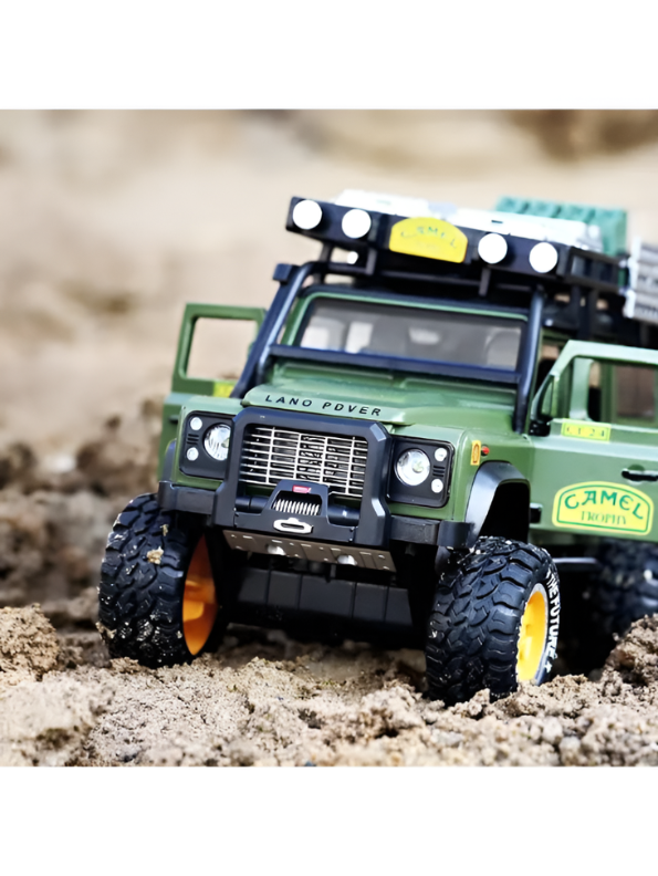 Green Land Rover Defender 1:24 Scale Diecast Off-Road SUV – Camel Trophy Edition Roof Rack & Detailed Accessories LMI16541