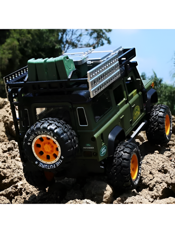 Green Land Rover Defender 1:24 Scale Diecast Off-Road SUV – Camel Trophy Edition Roof Rack & Detailed Accessories LMI16541