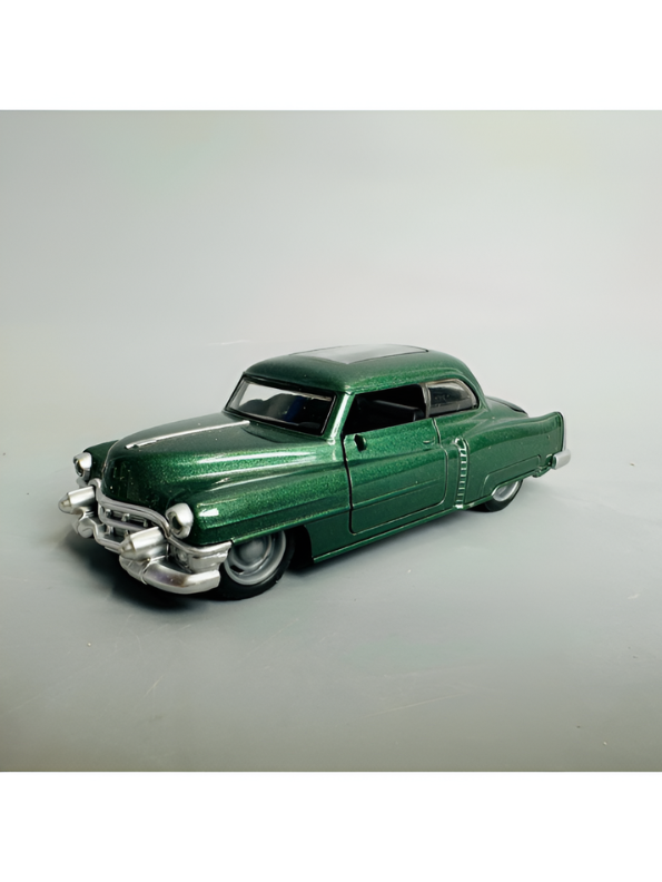 Vintage Style 1953s Custom Coupe 1:36 Scale Collectible Toy Car Metallic Green Die-Cast Car MD1623