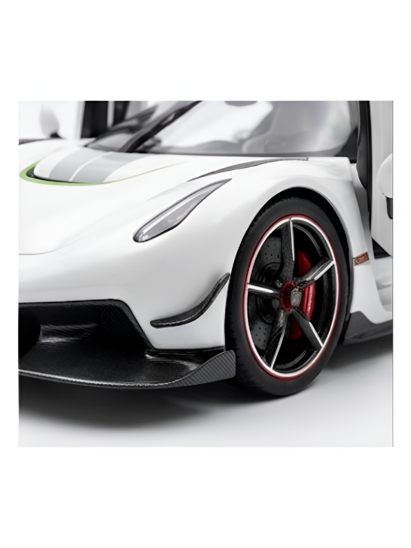 Koenigsegg Jesko Diecast Model Car 1:32 Scale with Acrylic Display Case MD526.