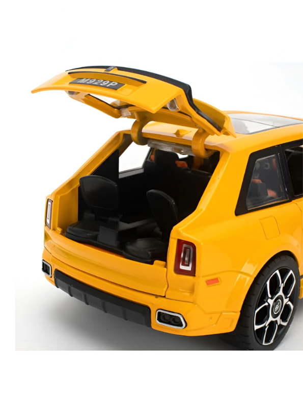 Rolls-Royce Cullinan Diecast Car Model Scale 1:35 – Luxury SUV Collectible Replica Yellow LMI15616.