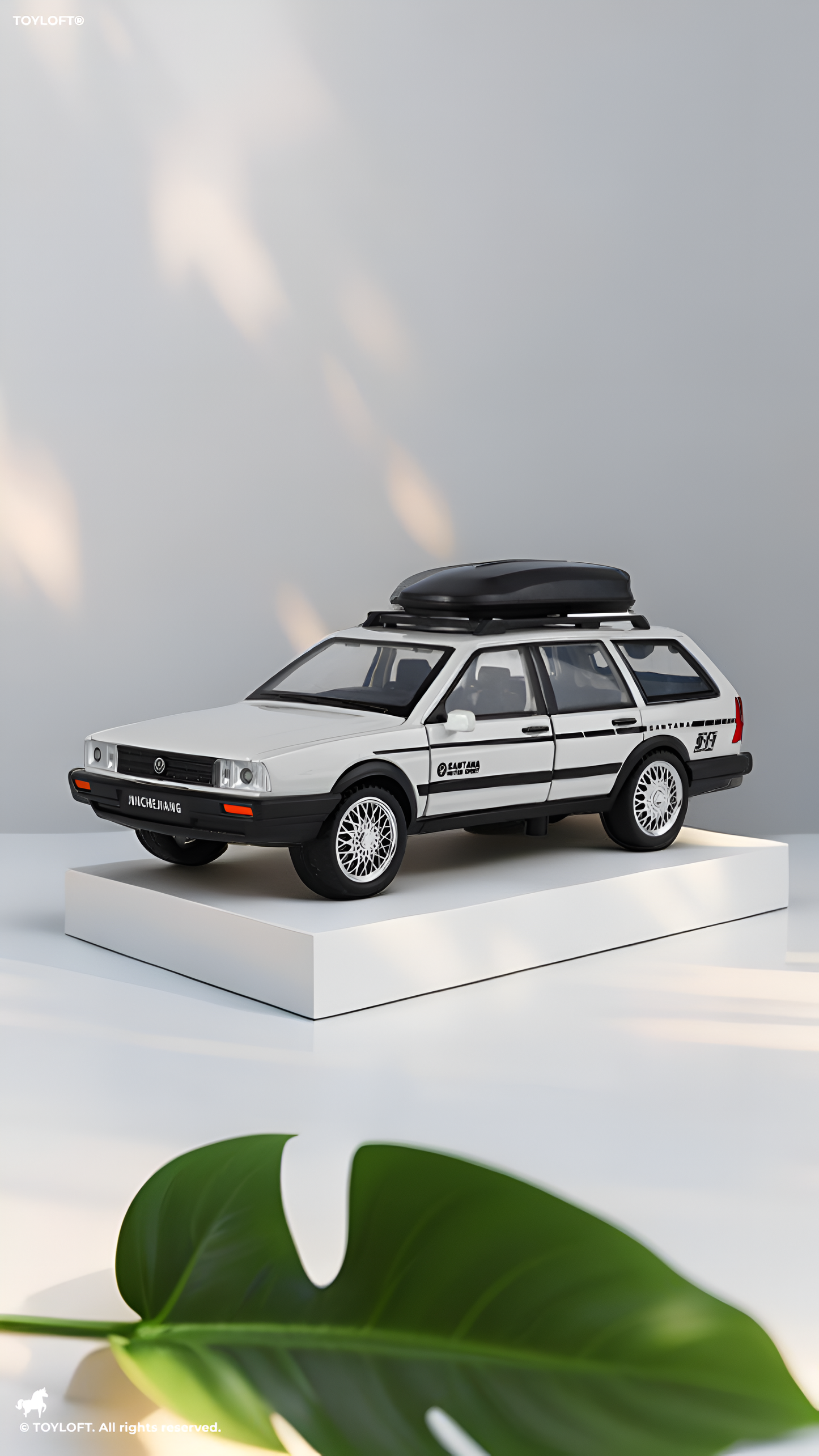Volkswagen Santana Variant Estate Wagon 1:32 Scale Diecast Model | White Premium Alloy Metal Miniature Collectible Car Toy TV6279.