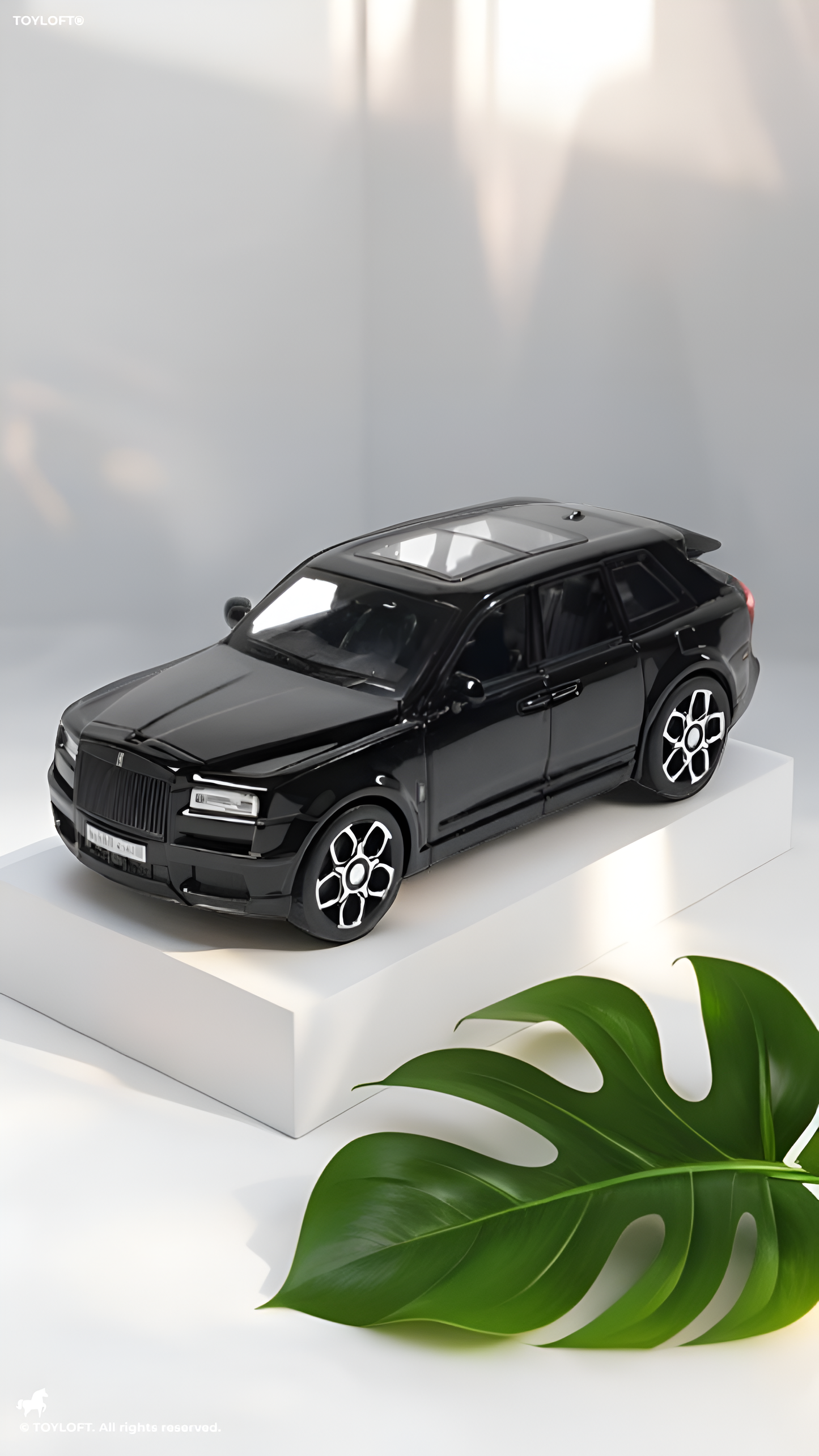 Rolls-Royce Cullinan Diecast Car Model Scale 1:35 – Luxury SUV Collectible Replica Black LMI15616.
