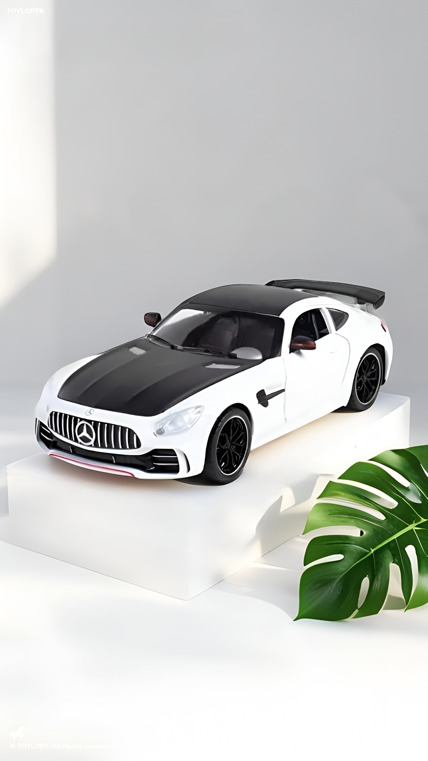 Mercedes-Benz AMG GT R 1:24 Scale Diecast Model Car – White & Black Collectible Model.