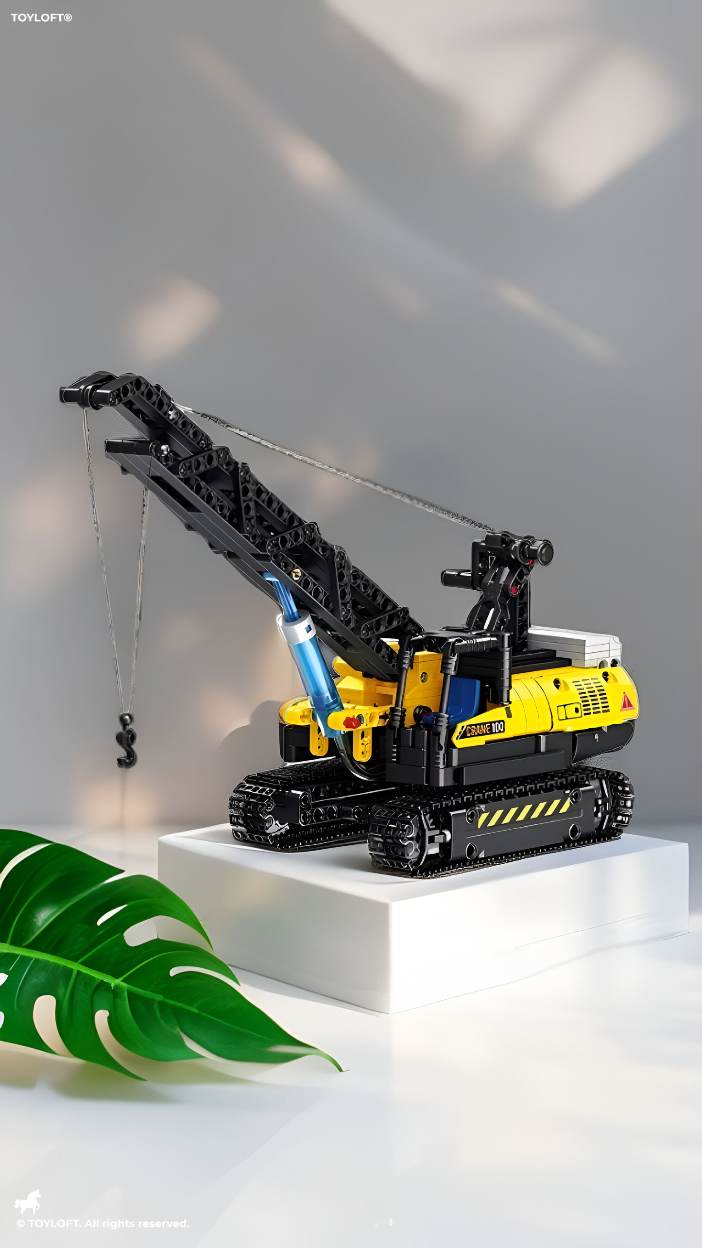 Hydraulic Crane Building Toy – 528 Pcs Realistic Engineering Model Kit with 360° Rotation & Functional Boom for Kids Ages 6+ TV6960.