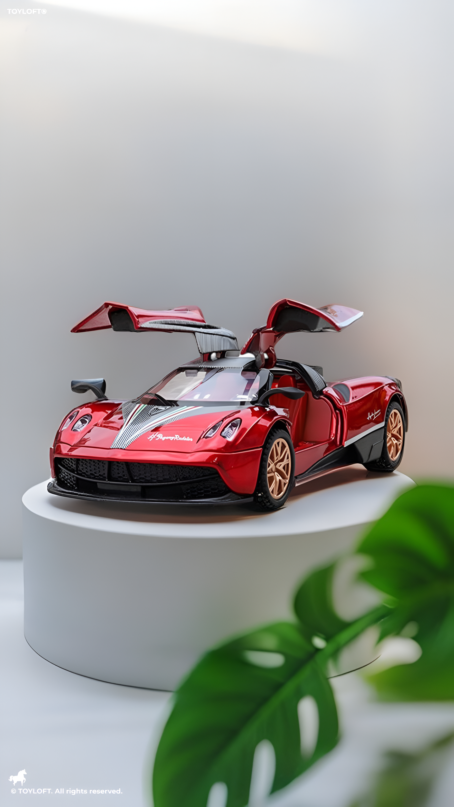 Pagani Model 1:32 Scale Diecast Car - Red Metal Collectible | TV4019