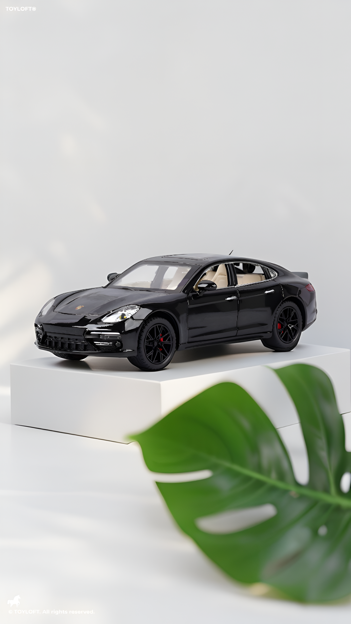 Premium Porsche Panamera 1:24 Diecast Replica - Detailed Interior, Durable Alloy Toy Car for Boys & Adults TV4364
