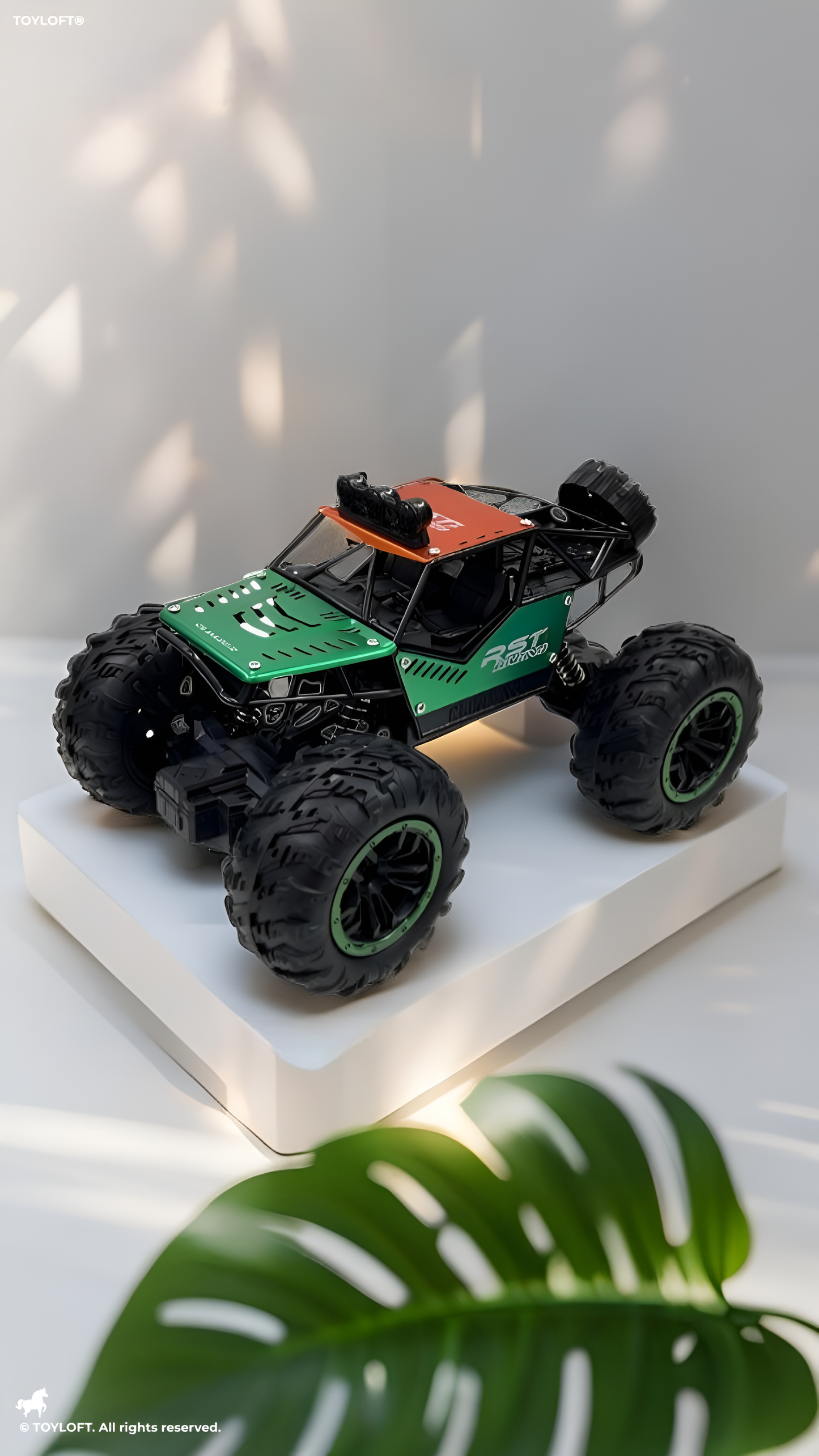 RC Rock Crawler 4WD Off-Road Monster Truck 1:18 Scale Metallic Green.