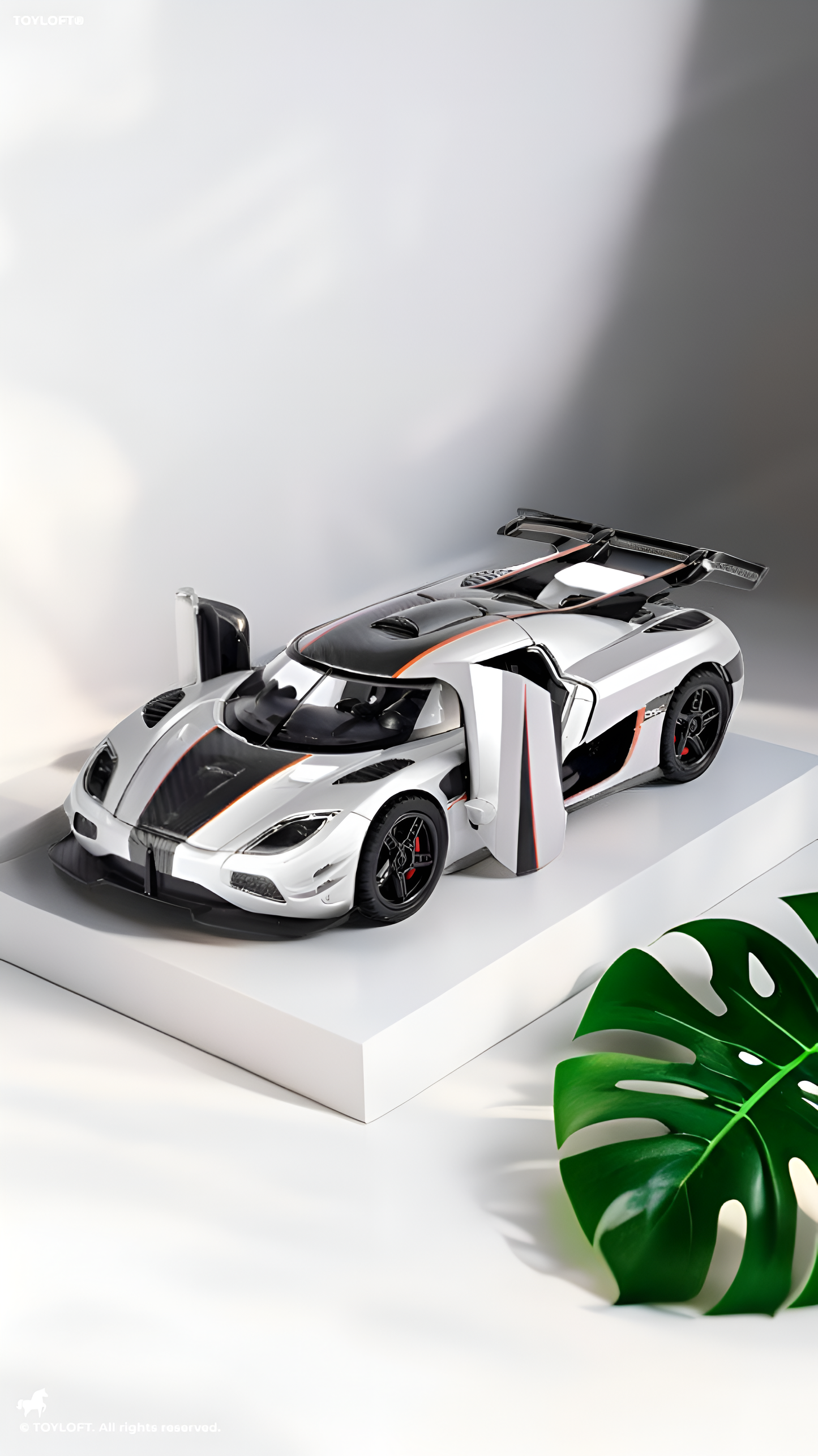 Koenigsegg One:1 Diecast Car Model 1:24 Scale Alloy Metal Supercar Silver LMI16444.