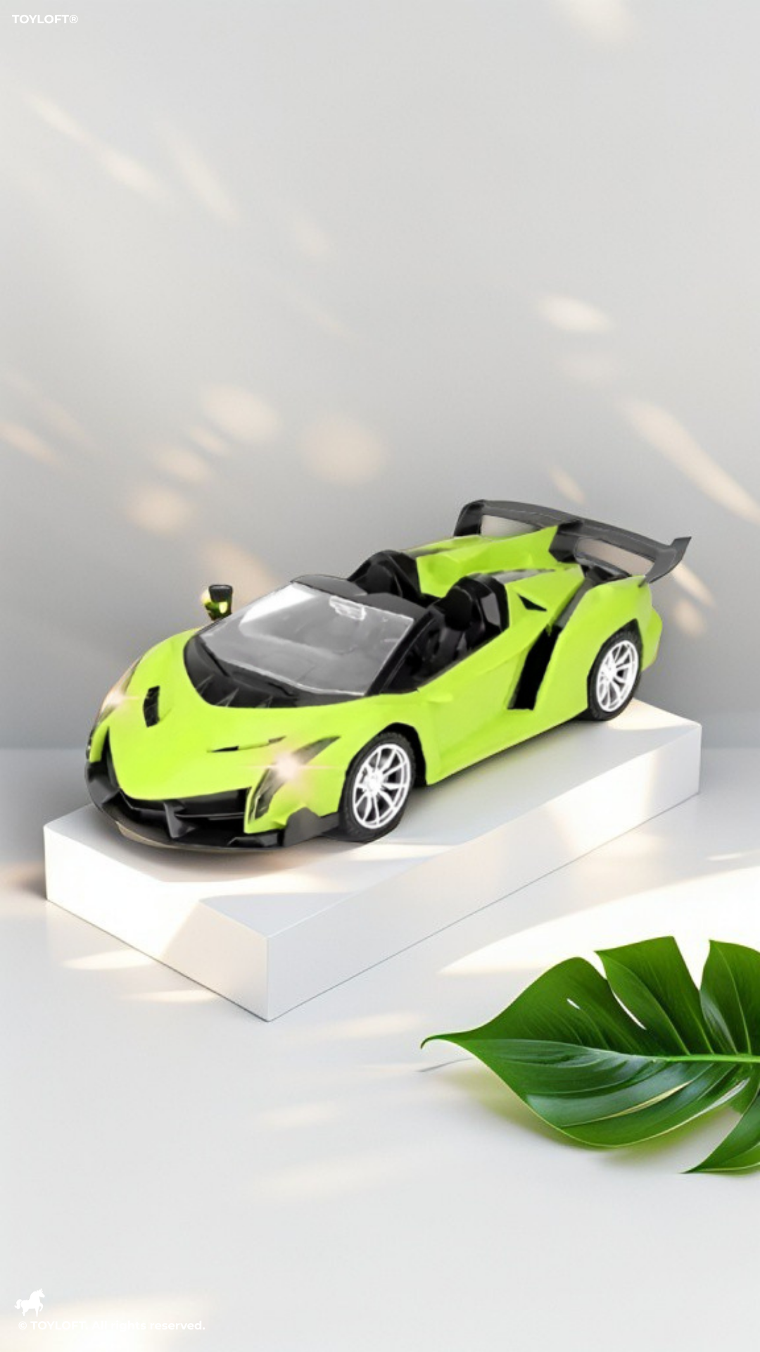 1:18 Scale Remote Control Lamborghini Veneno Roadster Style RC Car Green LMI12767.