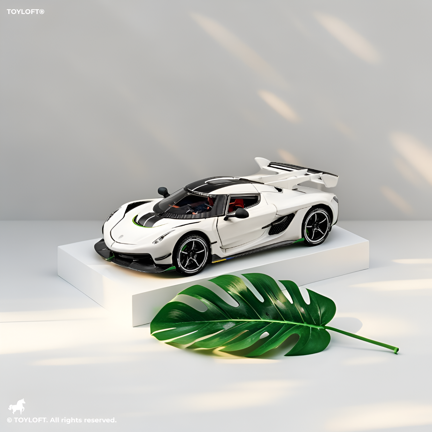 White - Chiyuan Koenigsegg Diecast Car – Premium Scale Model for Collectors & Enthusiasts with Acrylic Display Case.