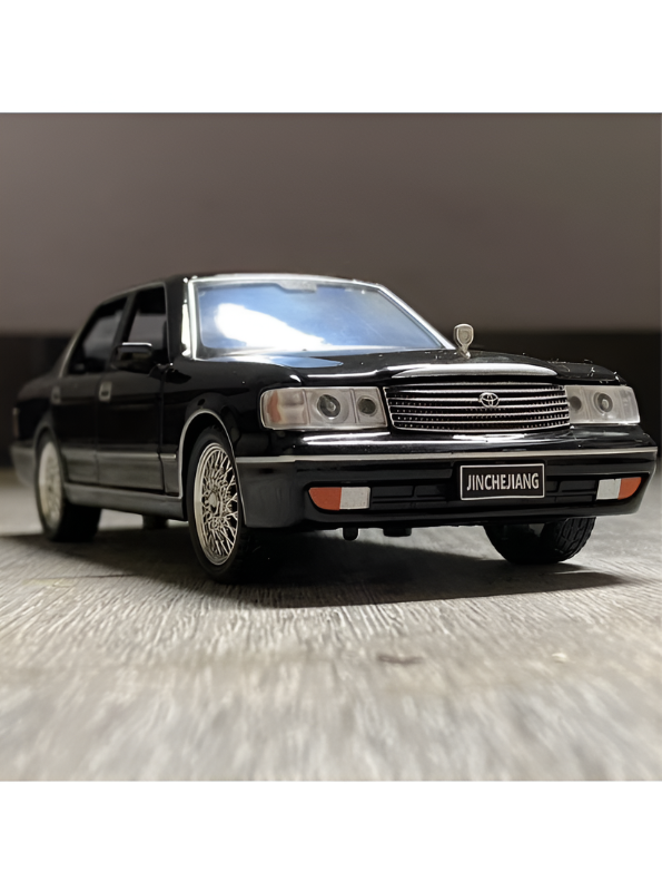 Toyota Crown Luxury Sedan Diecast Model Car 1:32 Scale Vintage Collectible Metal Car TV6302.