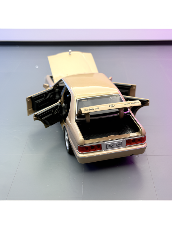 Toyota Crown Luxury Sedan Diecast Model Car 1:32 Scale Vintage Collectible Metal Car Gold TV6302.
